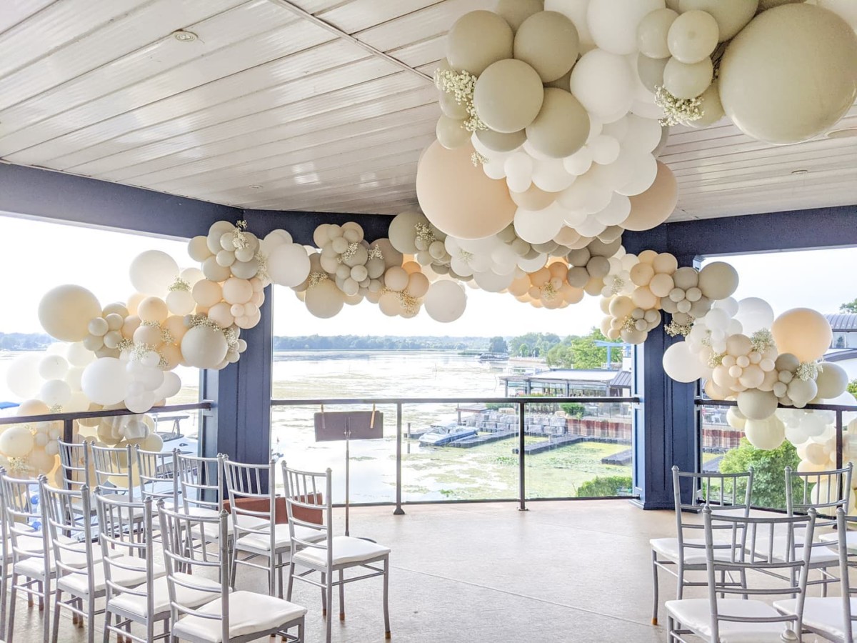 Large Balloon Displays Make It Pop Decor